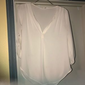 Like new Light weight blouse w/pleated shoulders.